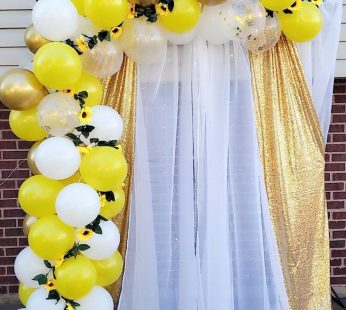 Decoration with balloon and curtain