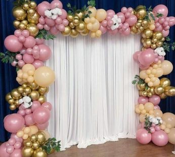 Decoration with balloon and curtain